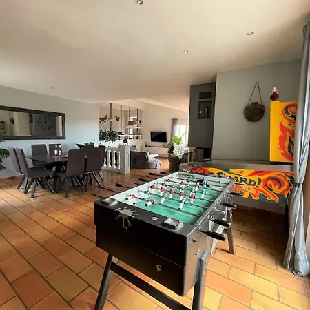 Сasa de vacaciones Belle Villa, Piscine Et Jacuzzi *